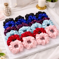 Chouette Scrunchie en Satin Soyeux.