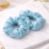 Chouette Scrunchie en Satin Soyeux.