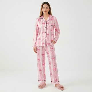Ensemble pyjama satin rose à rayures et nœuds